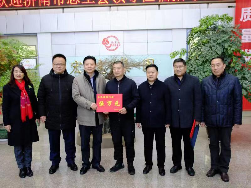 济南市总工会常务副主席傅金峰到华亿平台_华亿（中国）一站式服务平台集团走访慰问