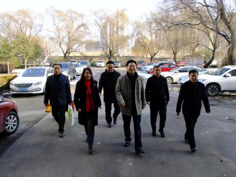济南市总工会常务副主席傅金峰到华亿平台_华亿（中国）一站式服务平台集团走访慰问