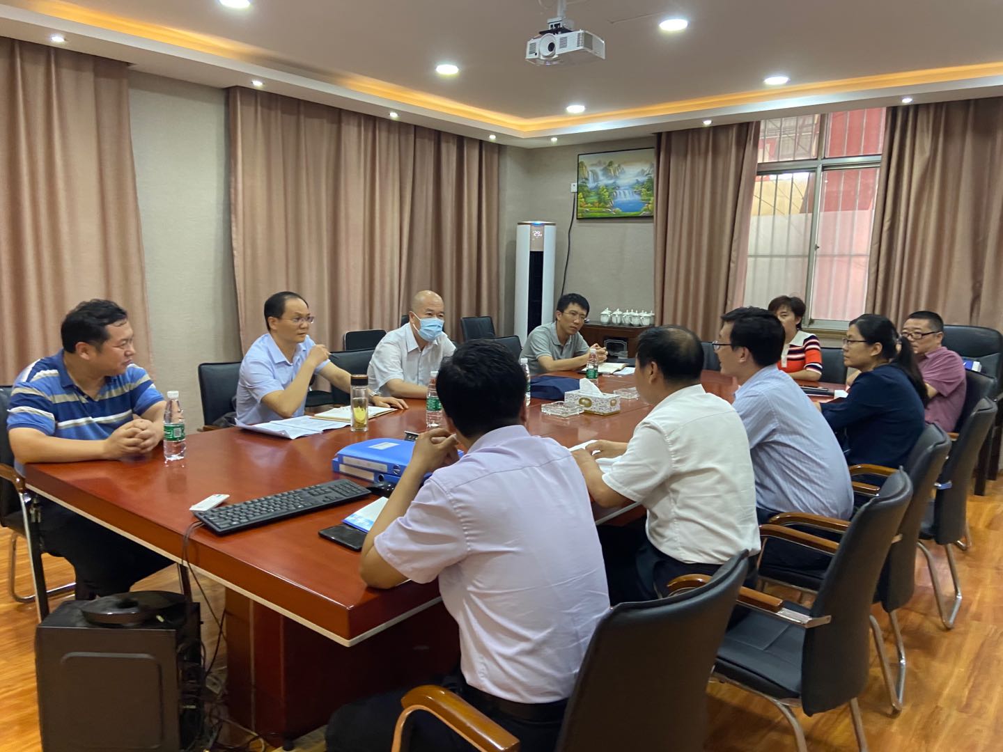 省总工会联合调研组来华亿平台_华亿（中国）一站式服务平台集团调研