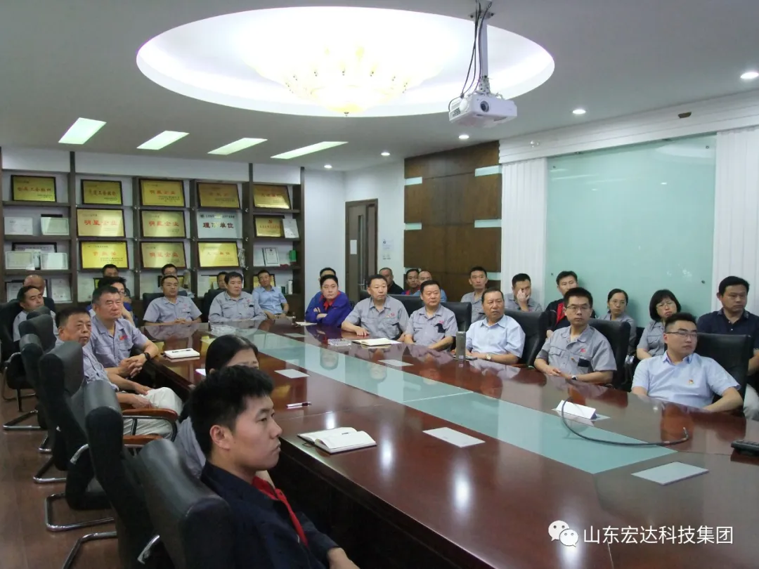 回望百年路 展望新征程---华亿平台_华亿（中国）一站式服务平台集团全体党员开展主题党日活动
