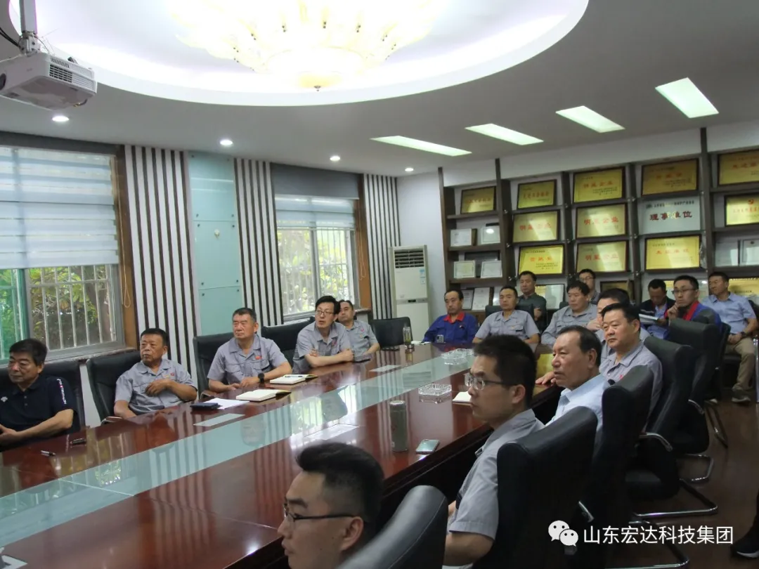 回望百年路 展望新征程---华亿平台_华亿（中国）一站式服务平台集团全体党员开展主题党日活动