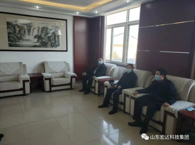 山东华亿平台_华亿（中国）一站式服务平台集团副总经理张广义到开发区派出所慰问